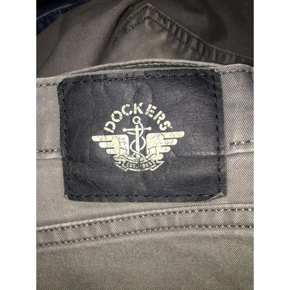 Dockers Gray 60% Cotton 37% Polyester 3% Elastane Straight Fit 34X32